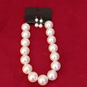 Large Pearl Fashion Necklace